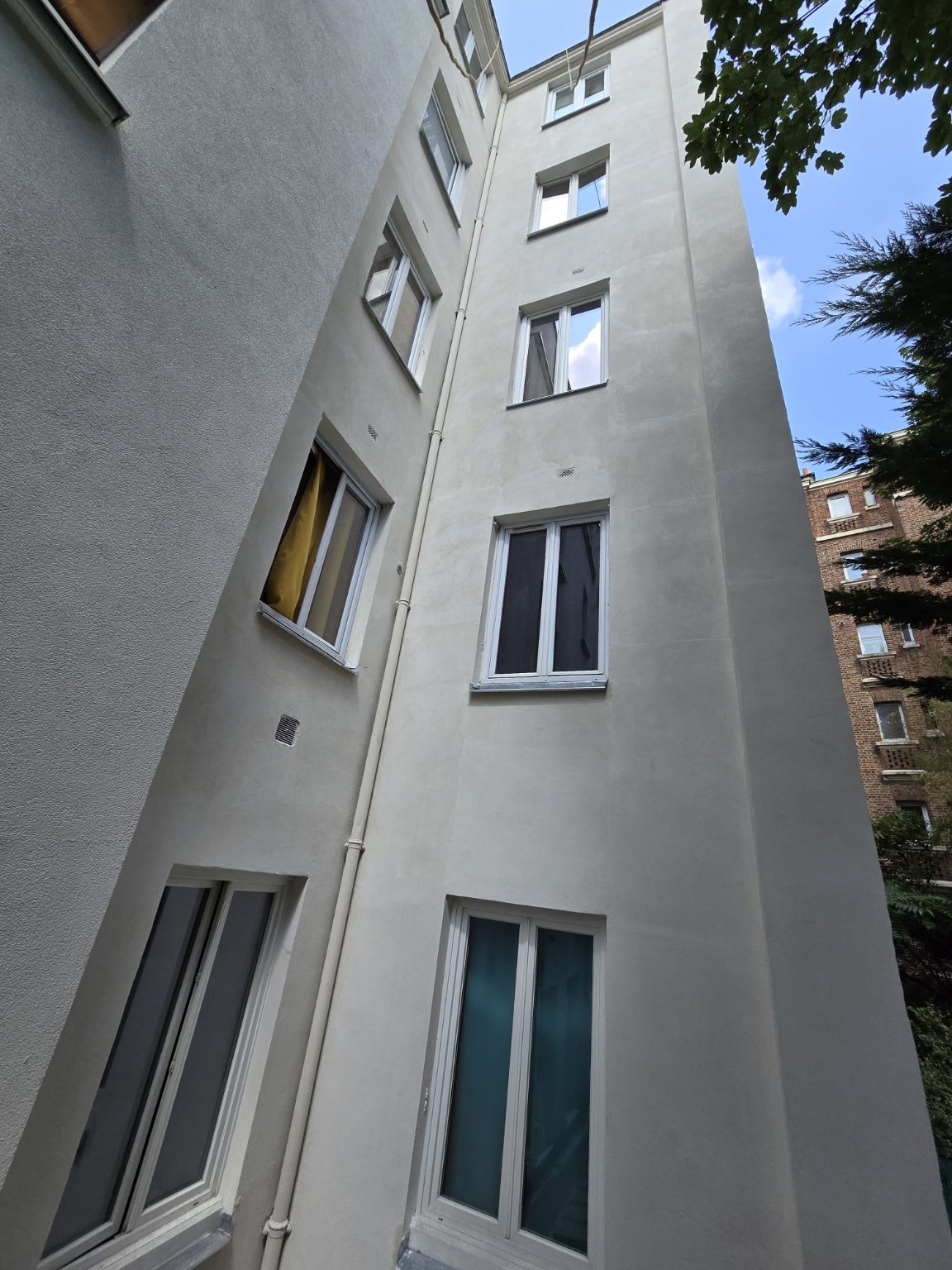 Façade terminée après rénovation complète de la courette