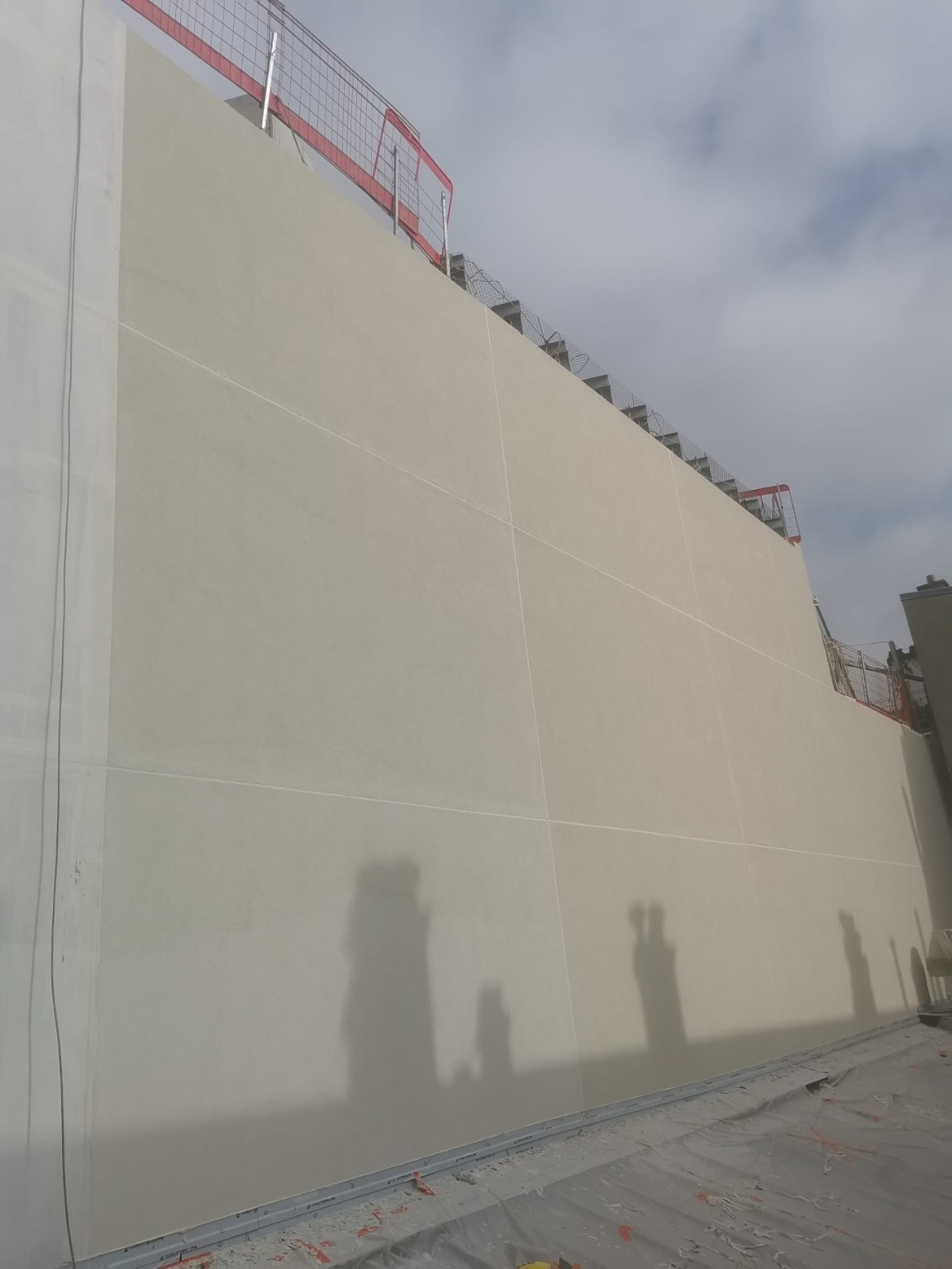 Détail des finitions et de la protection en pied de façade
